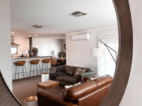 Little Luxe On Revell Hokitika
